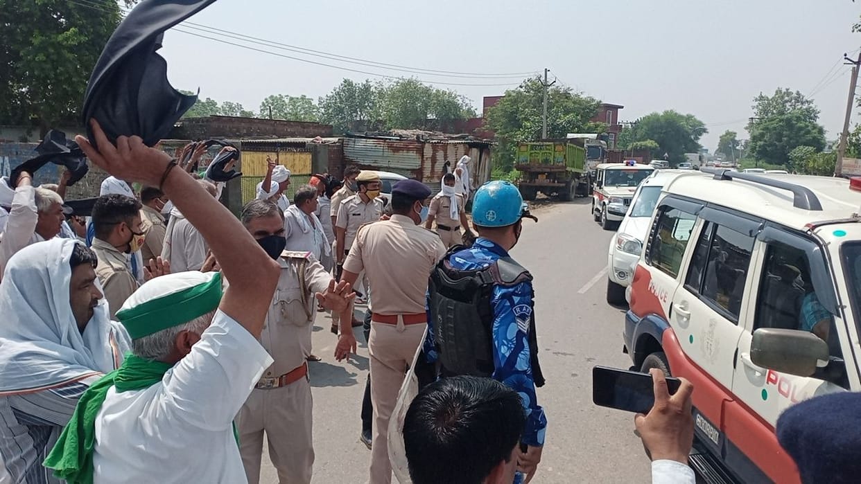 jhajjar bahadurgarh news,Farmers showed black flags to BJP state president Omprakash Dhankhar