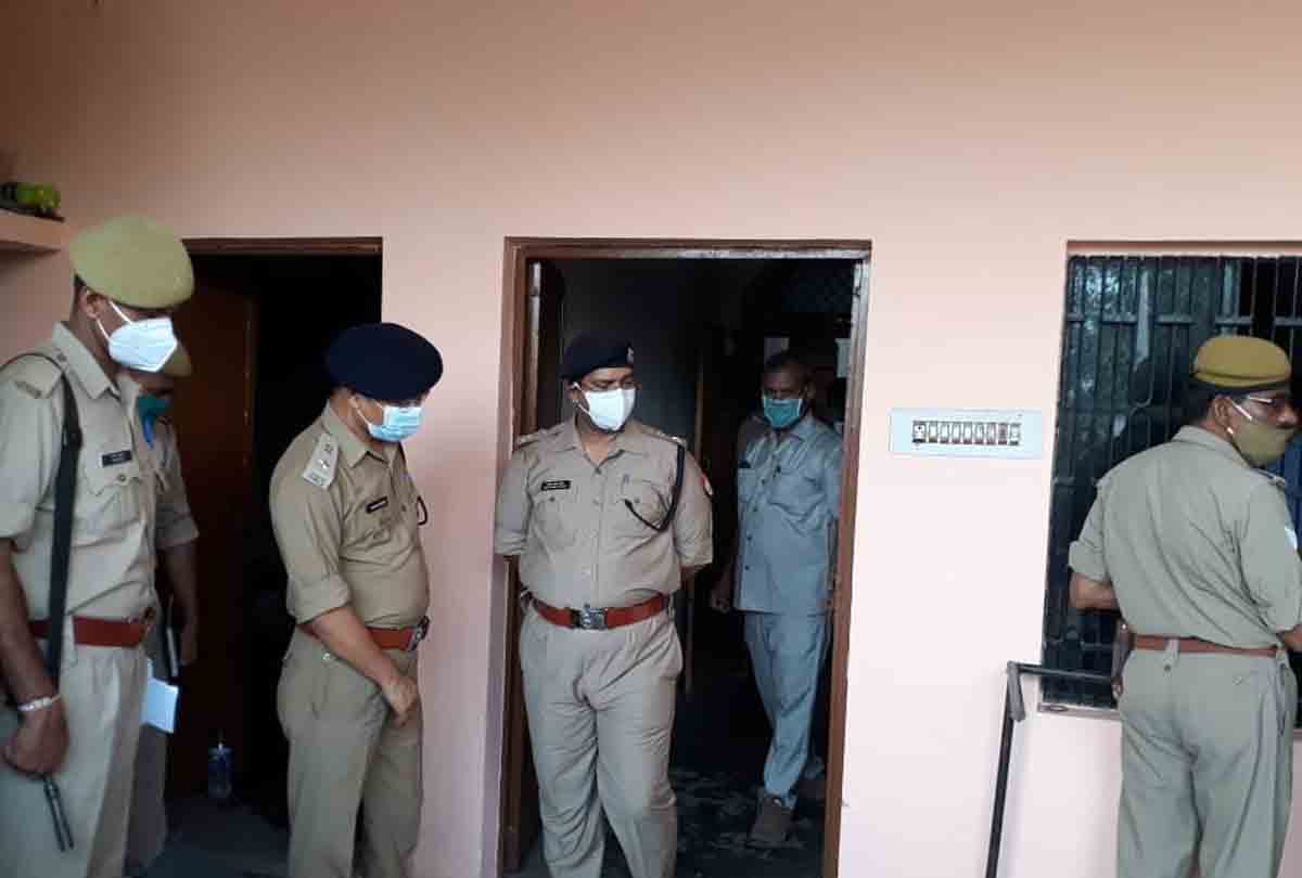 UP: body of a female constable posted at Mangalpur police station in Kanpur dehat was found hanged