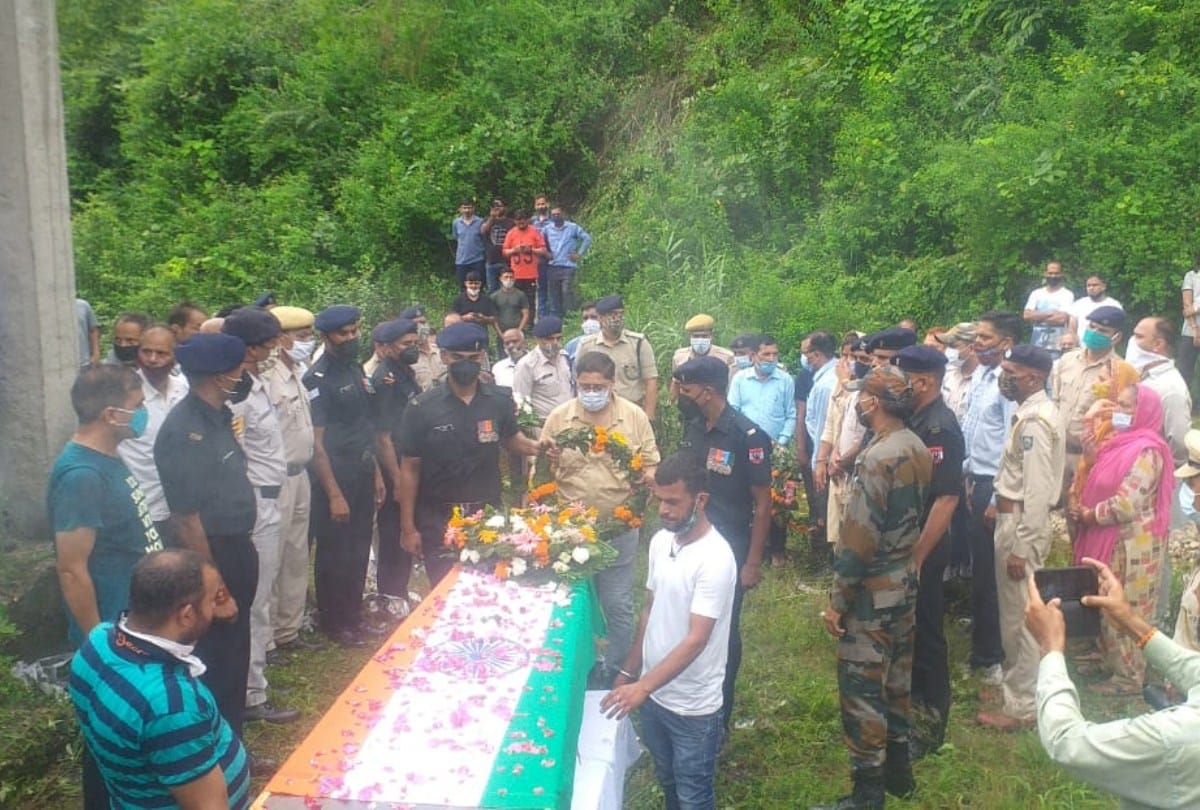 Himachal news: hamirpur martyr kamal dev cremation