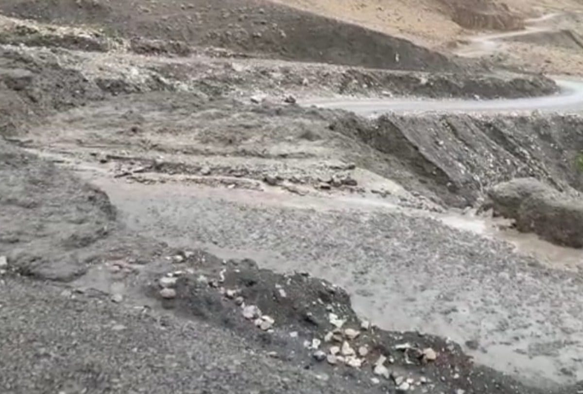Himachal News: cloudburst in kaza lahaul spiti himachal pradesh fifty vehicles stranded road damaged