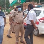 रोहतक में जांच करते पुलिसकर्मी।