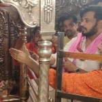 मां विंध्यवासिनी के दरबार पहुंचे अभिनेता और सांसद रवि किशन।