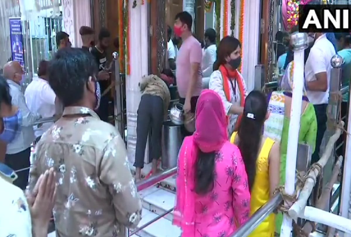 sawan 2021 first monday today in kashi vishwanath temple varanasi jhanki darshan and jalabhishek devotees long queue