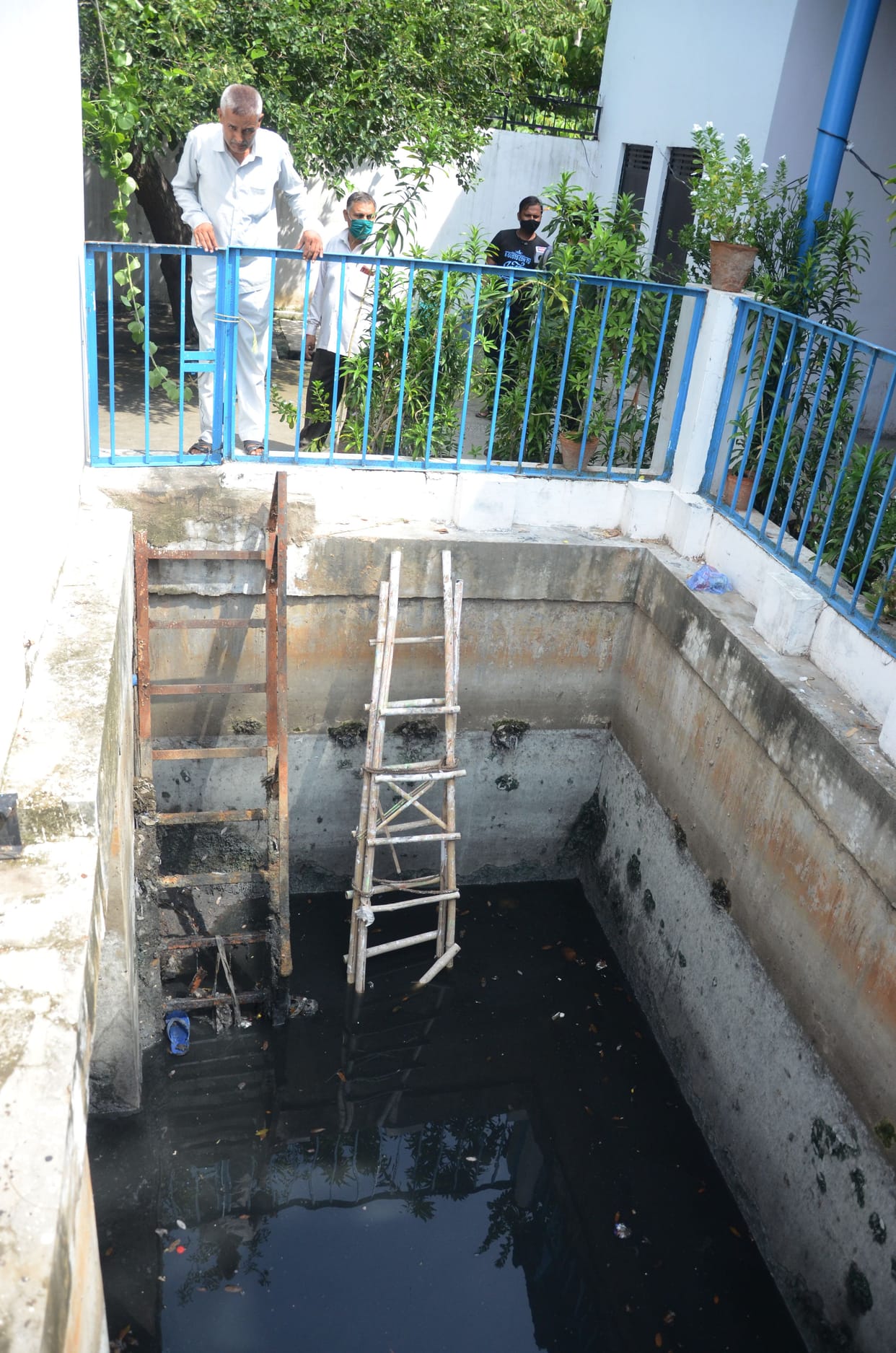 Two youths died, two serious when they came out to take out the cricket ball that fell in the sumpwell tank