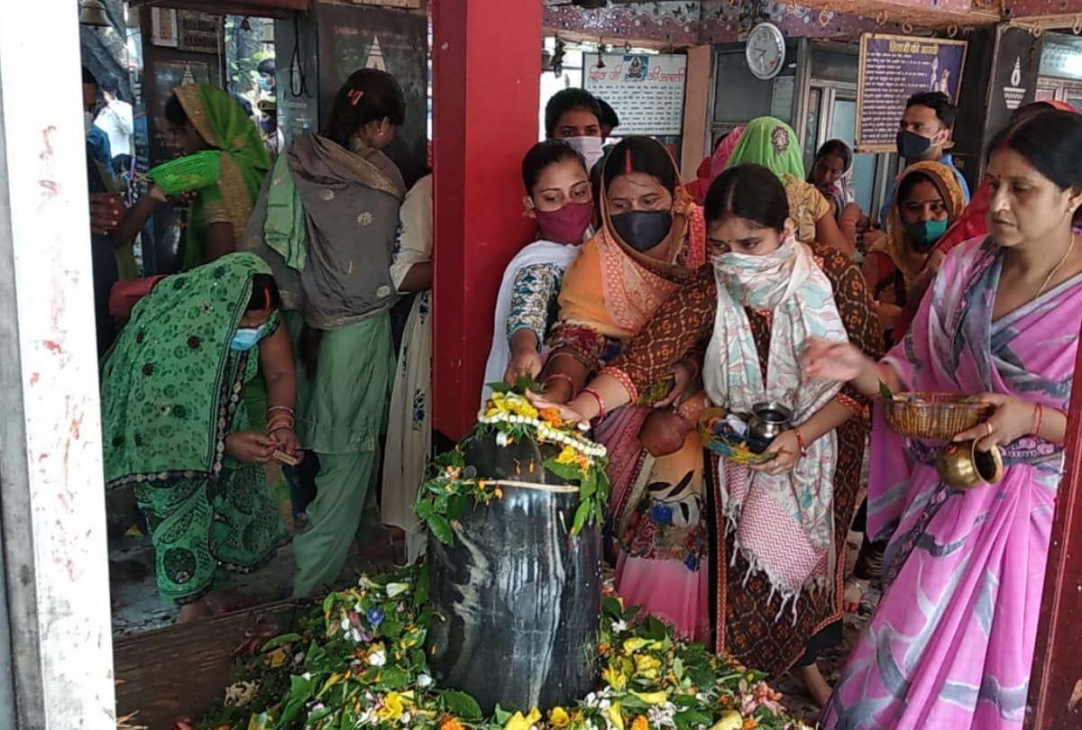 Sawan Somwar 2021 first monday of sawan 26 july worship bholenath in temples of gorakhpur latest photos