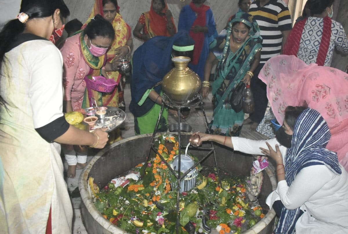 Sawan Somwar 2021 first monday of sawan 26 july worship bholenath in temples of gorakhpur latest photos