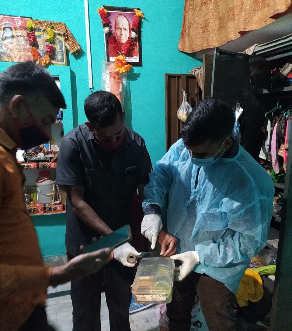 Theft of lakhs by breaking the lock of the businessman's house who went to bathe in the Ganges