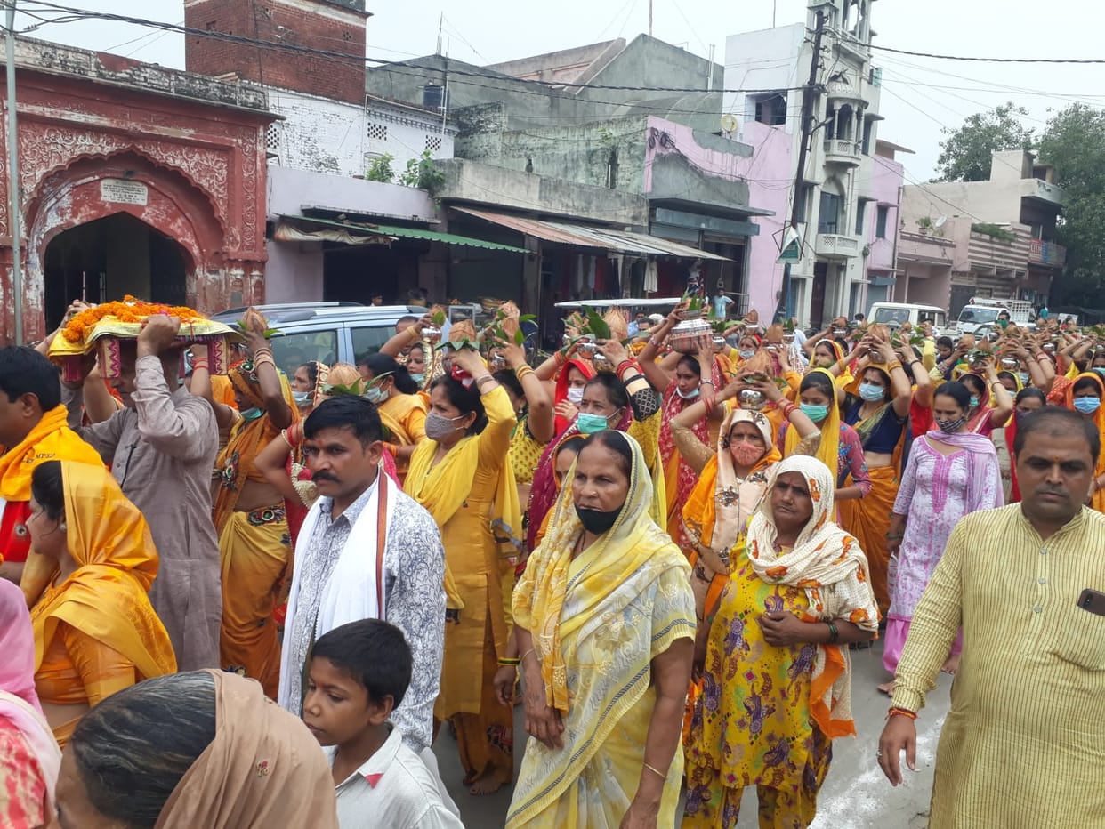 Ghat Yatra taken out at the inauguration of Bhagwat Katha