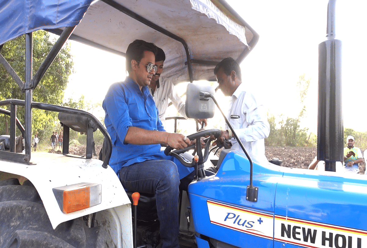 RJ Raunak found interesting stories in the success of farmers baua walked towards the fields