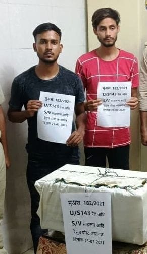 e ticket,ganjdundwara news,inspector sujit jha,e ticket fraud,fake e ticket,rahid hussain,shahroon