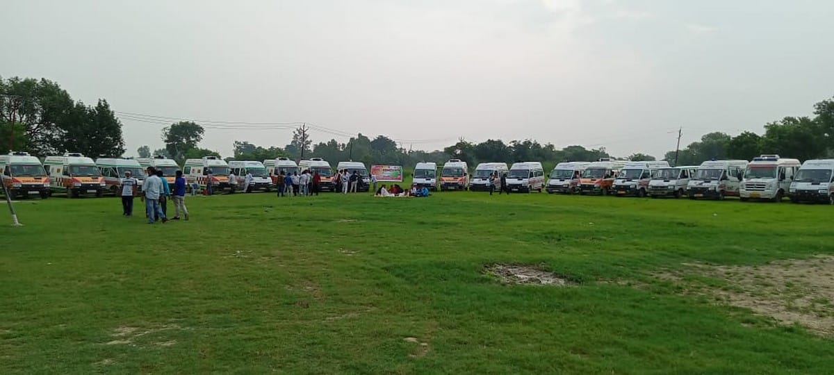 Ambulance workers on strike for their demands Crisis on health services in jaunpur mirzapur mau districts of purvanchal