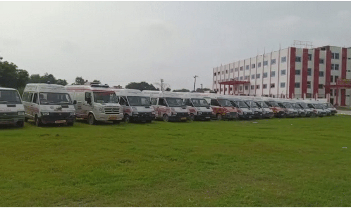 UP: Ambulance workers strike continues, 570 workers sacked, ambulance taken with the help of police