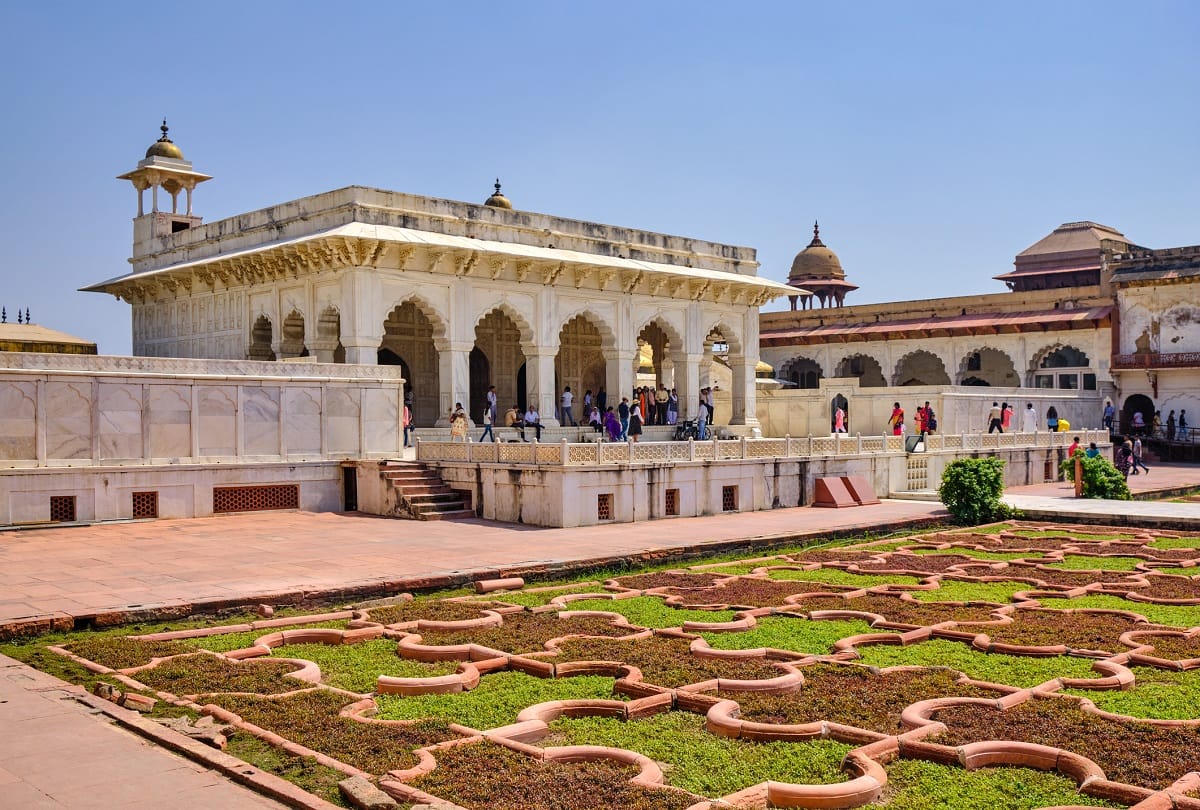 Tourist palaces Apart from the Taj Mahal in Agra you can also visit these four places