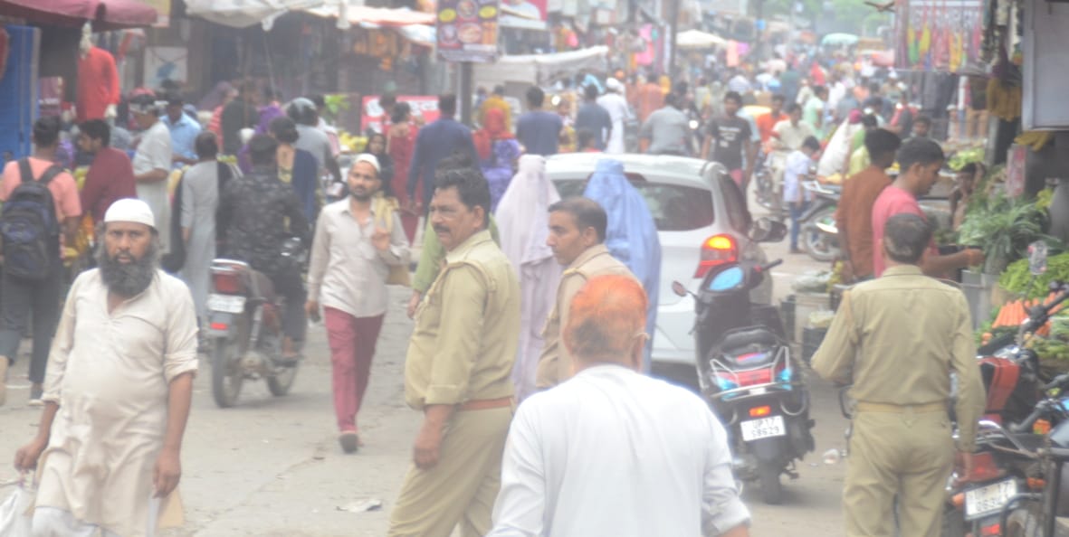 Crowds gathered in the markets after the weekly closure