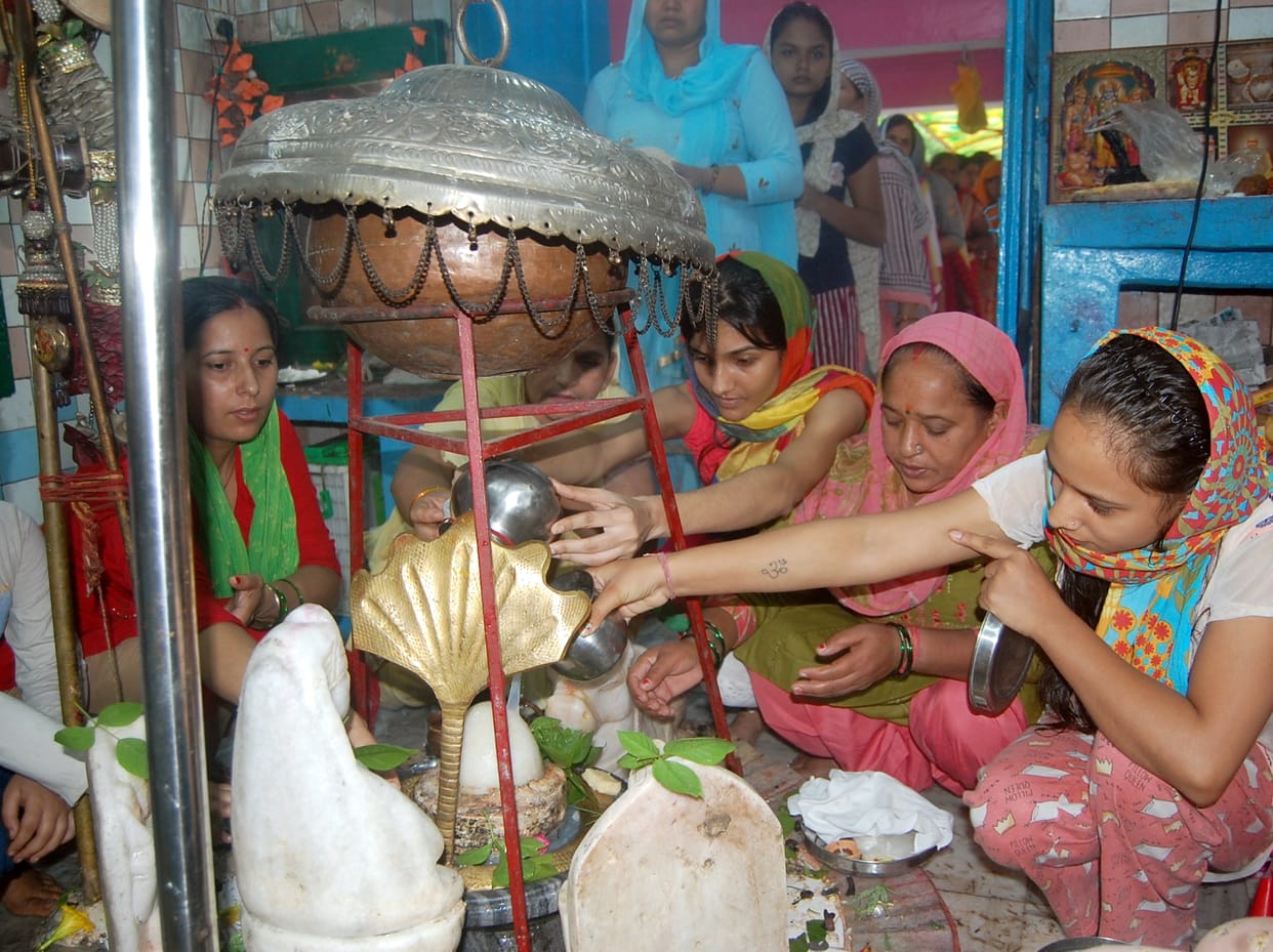 Har Har Mahadev's cheers echoed in the pagodas