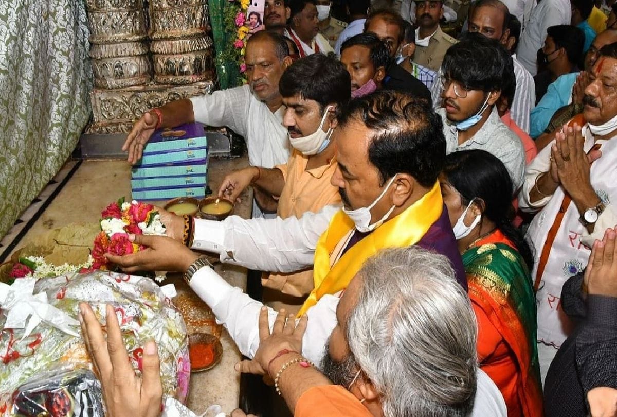 Deputy CM Keshav Prasad Maurya offered prayers at Banke Bihari temple in Vrindavan