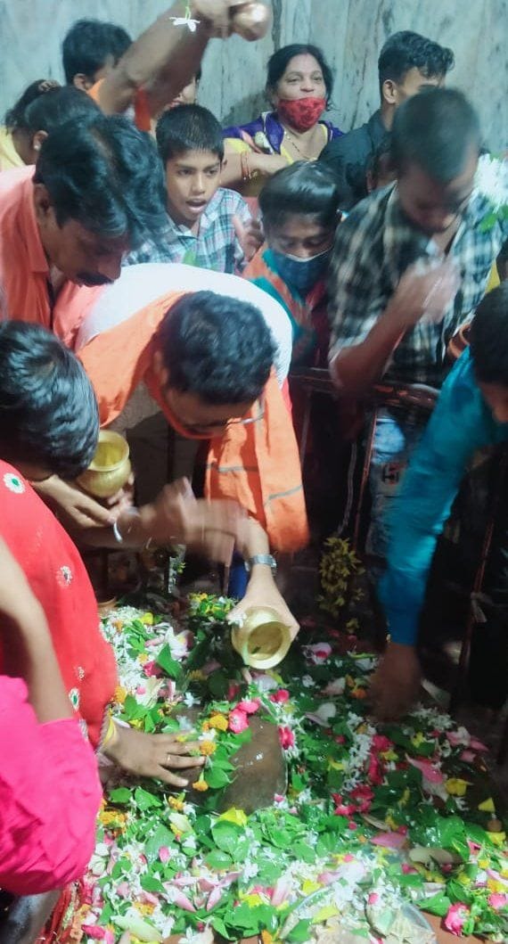 The pagoda resonated with the annals of Har Har Mahadev
