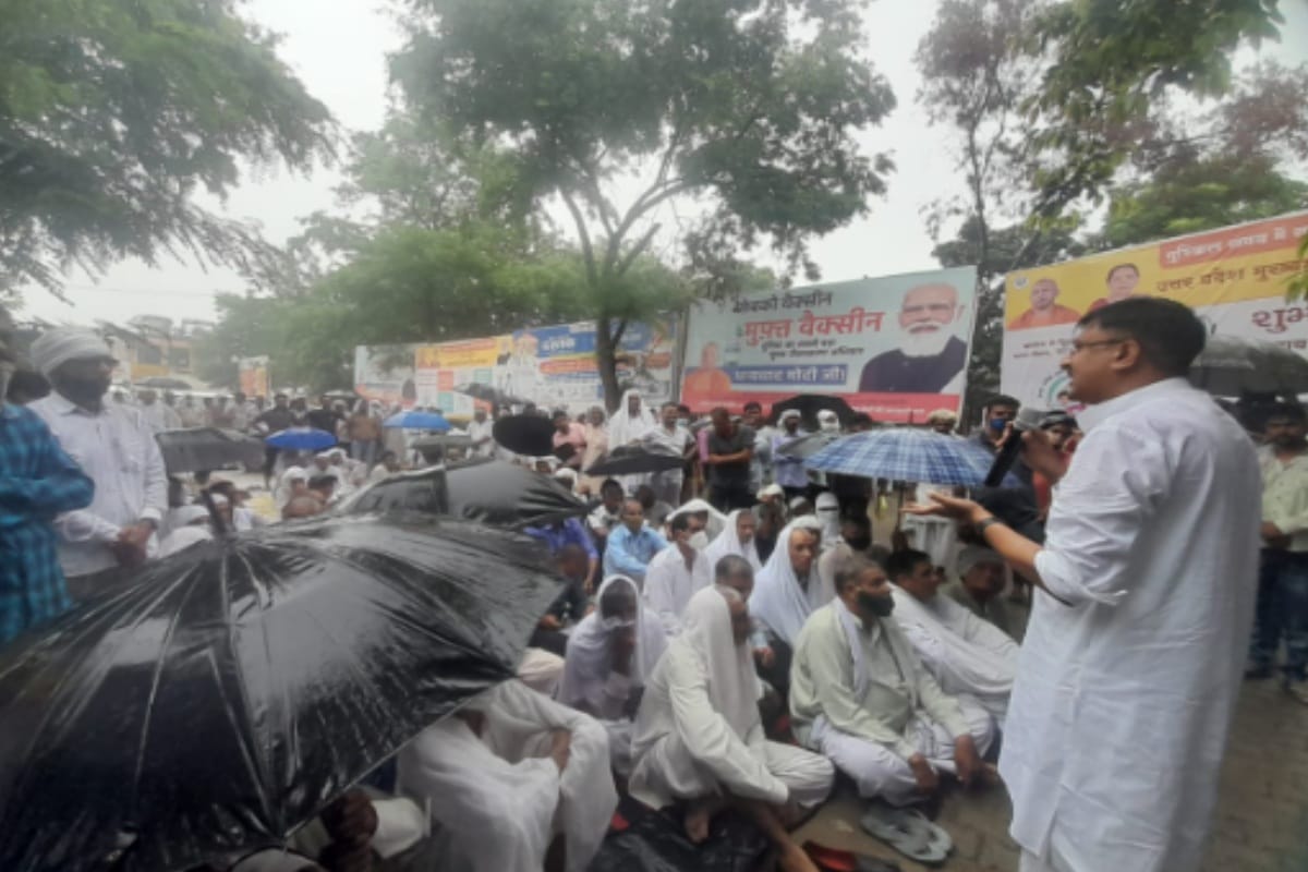 UP: Villagers of more then twenty villages of Shamli staged a sit-in protest at the DM office, here are the demands
