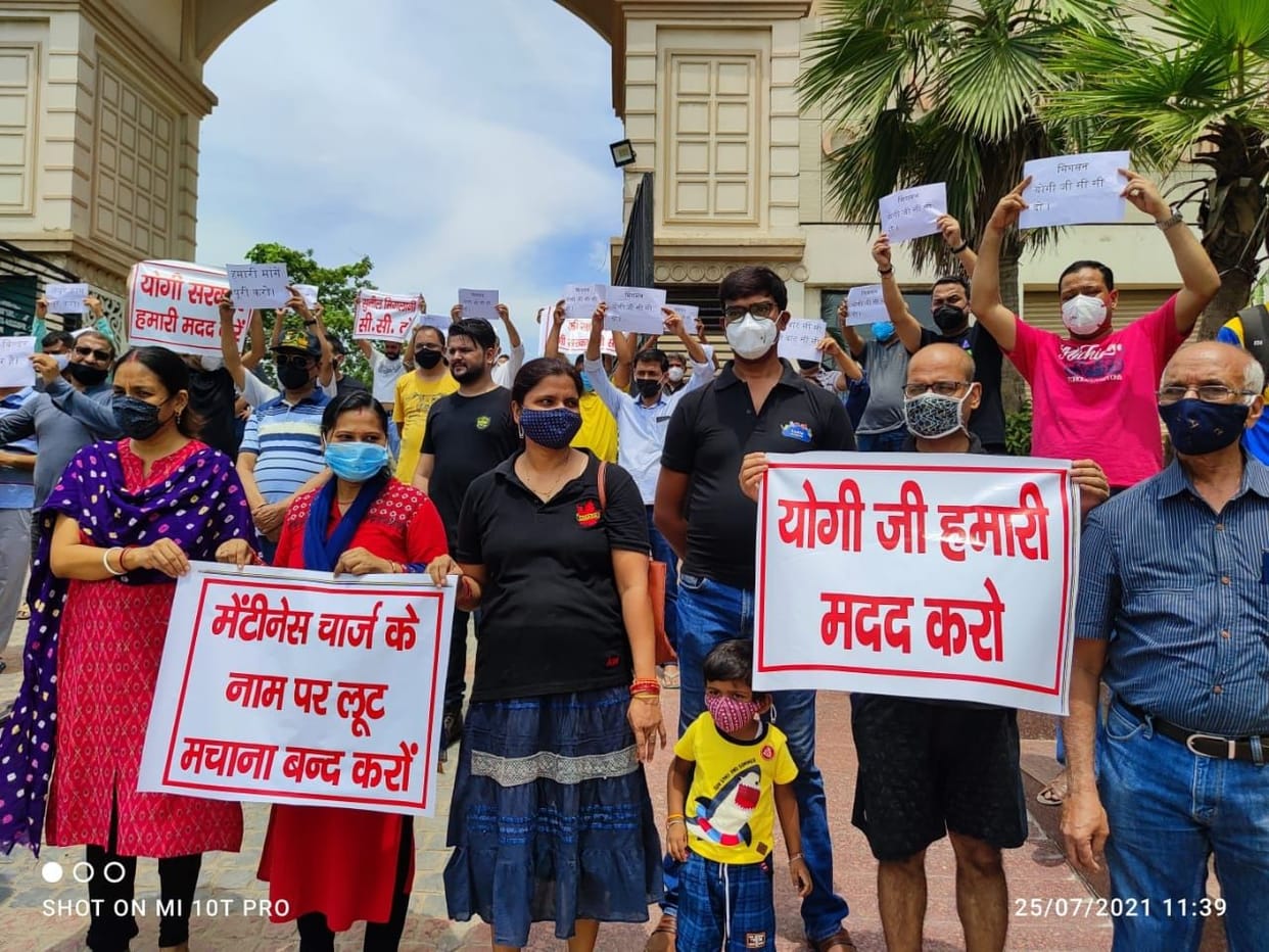 Residents-buyers protest against harassment