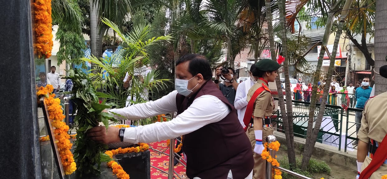 Kargil Vijay Diwas: Tributes paid to martyrs