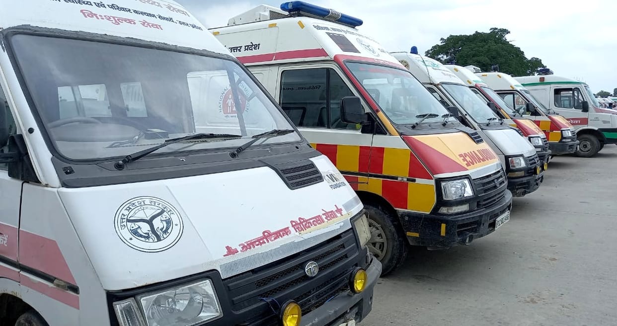 Pilots and EMTs went on boycott work on ambulance parked on the road