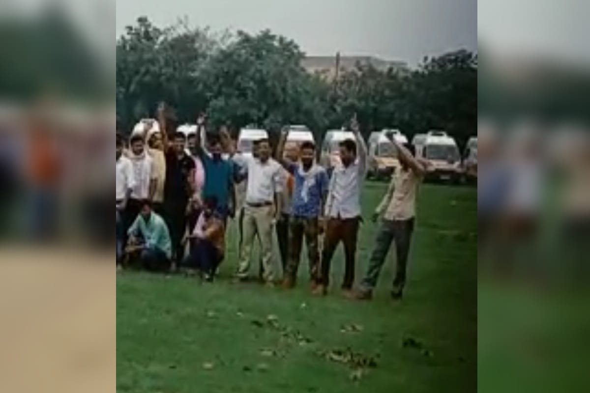 Ambulance drivers have strike continues in Meerut and now 40 roadways drivers will operate ambulances on DM instructions