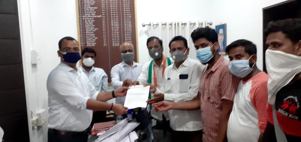 Demand for removal of encroachment in front of Congress office