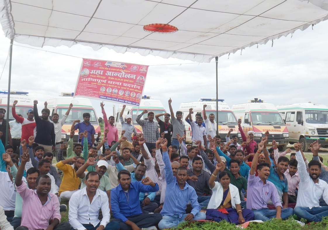 Employees on strike by erecting ambulances, problems faced by patients