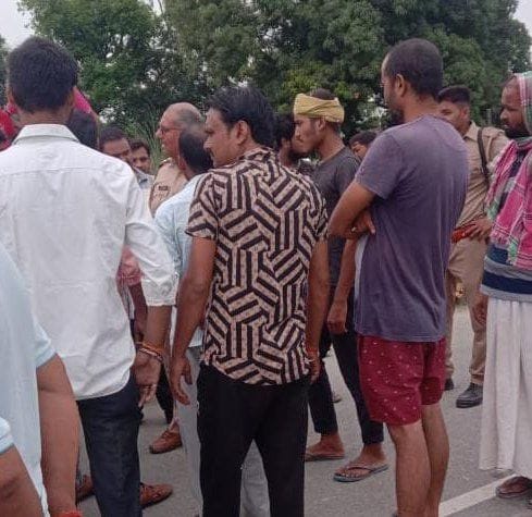 Attempt to rob Tiny branch operator's son, miscreants threw fire