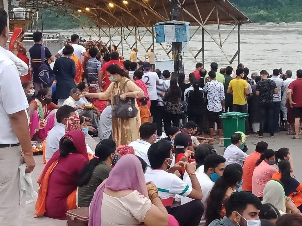 Social distancing was blown away during Ganga Aarti