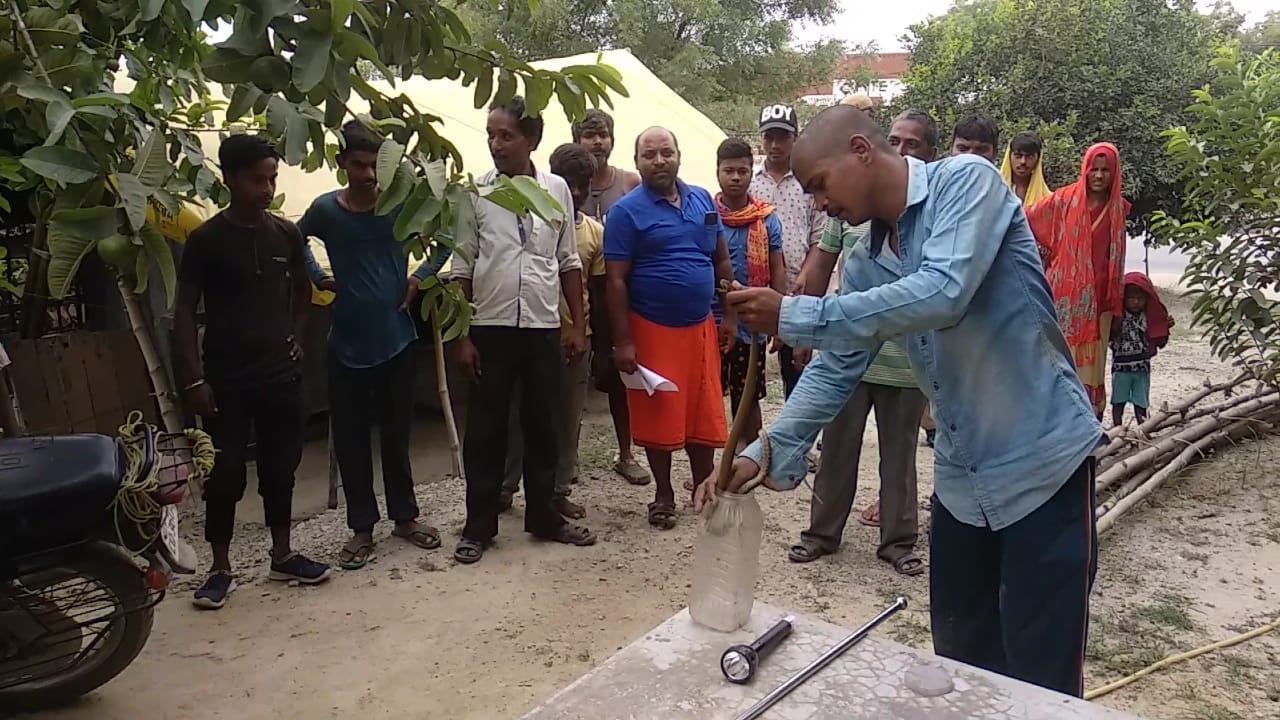 Meet snake man of Varanasi mirzamurad ratan venomous snakes bow down in front of him see photos