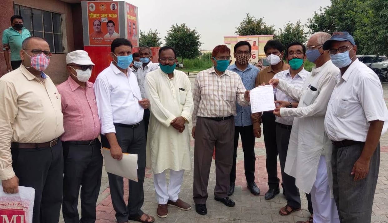 SCHOOL CLOSED,SDM kasganj,basic siksha sangh,sushil sharma,corona pandemic