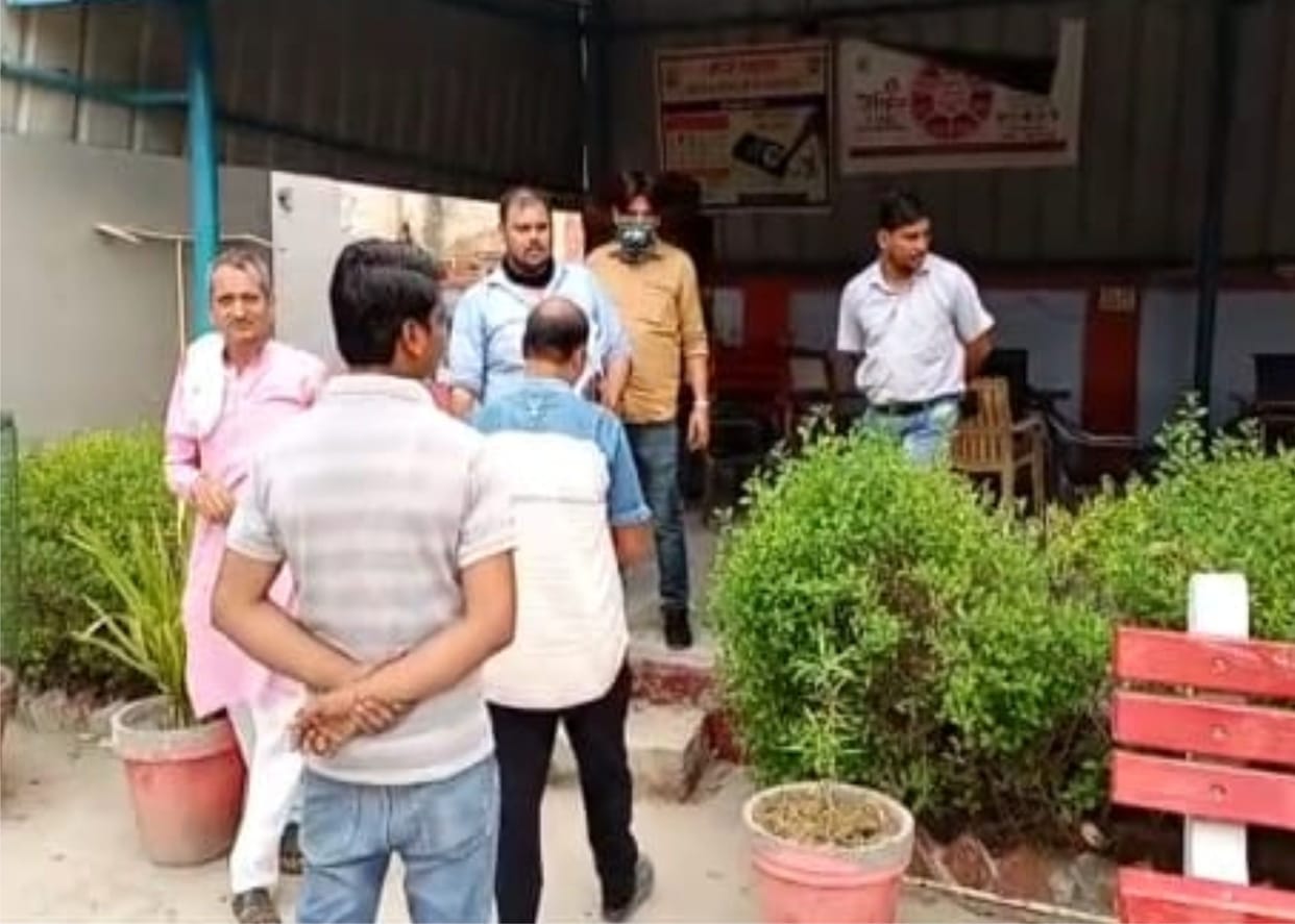 Mathura: Fake watches were being sold in the name of a well-known company