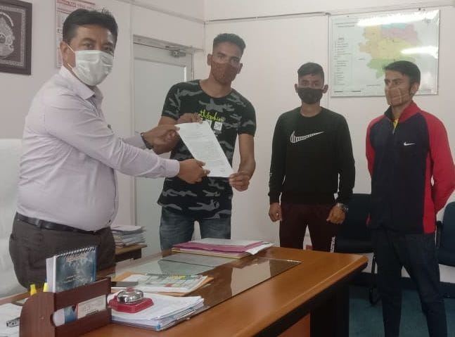 The voice raised to connect Kayal village with the road, sent a memorandum