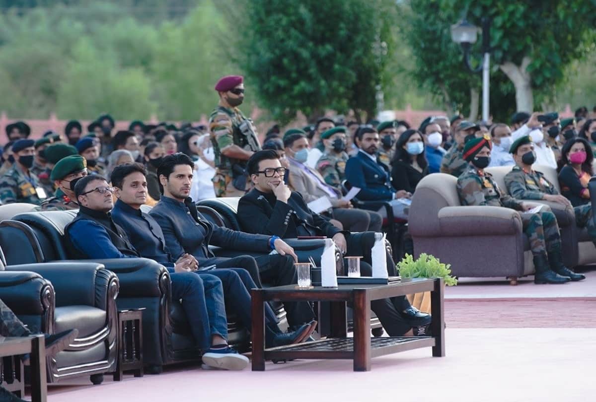 Sidharth malhotra kiara advani and karan johar in Kargil launch the trailer of Shershaah in collaboration with Indian army