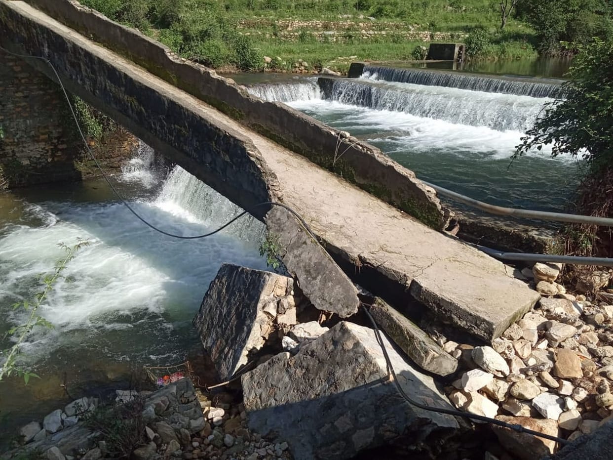 Bridge damaged for three years, population of two and a half hundred suffers