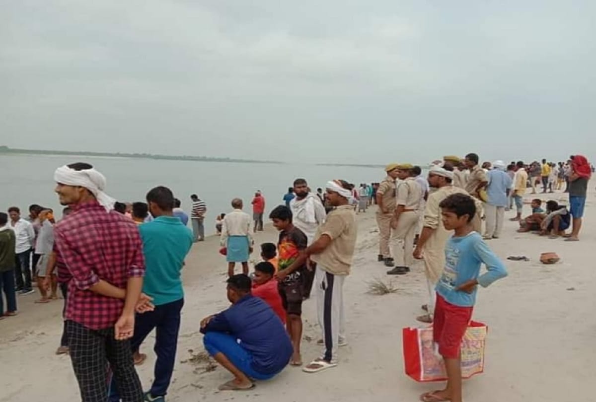 two youths drowned during bath in Ganga at ghazipur  before worshiping on first Monday of Sawan 2021