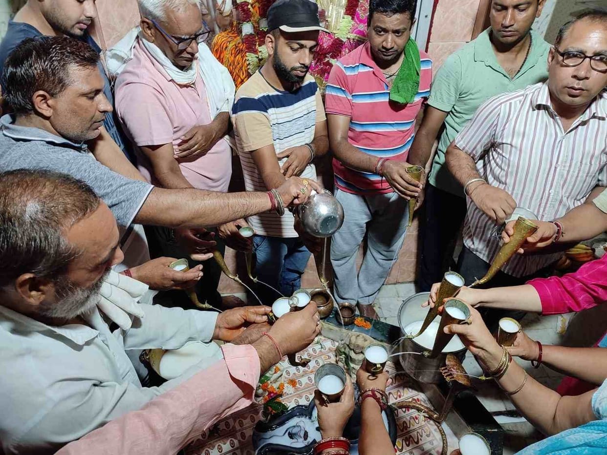 devotees gathered in temples for jalabhishek