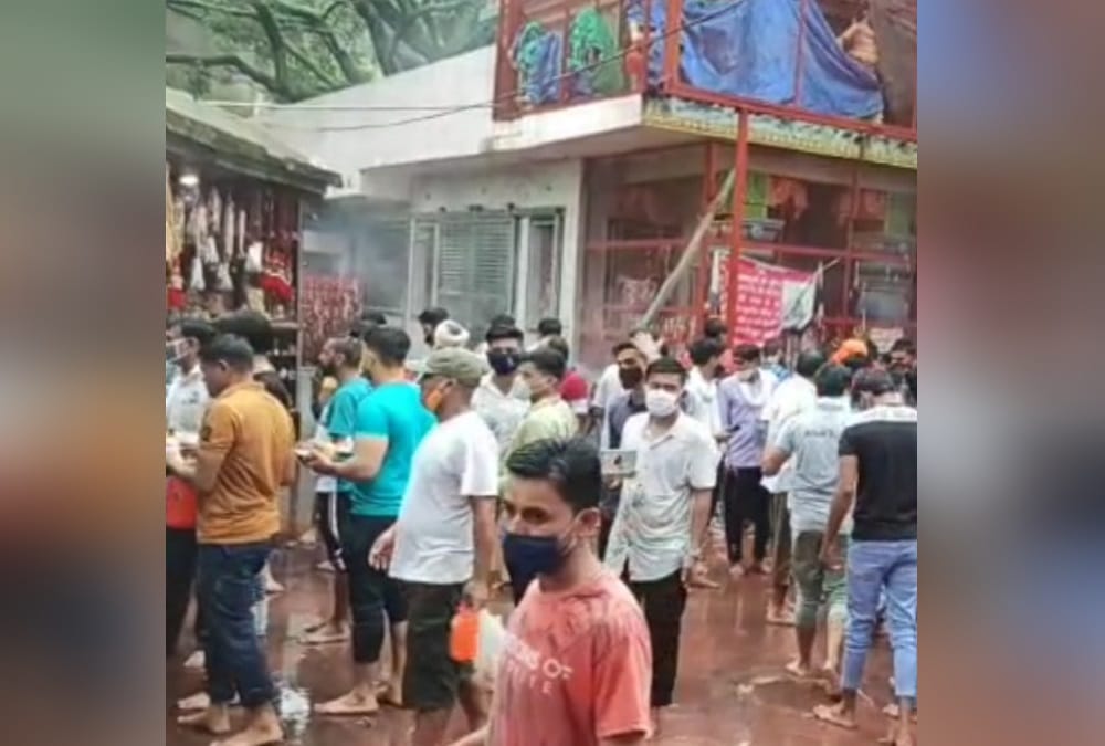 Sawan 2021 First Monday: Devotees crowd in neelkanth dham and corona rules not follow photos