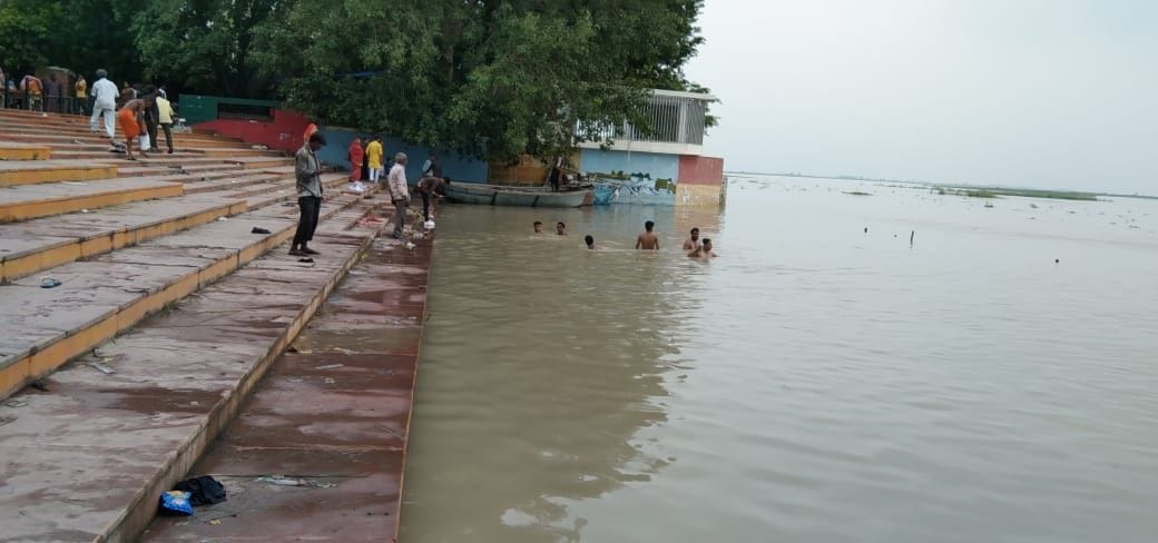 Ganga warning point crossed, concern among coastal residents