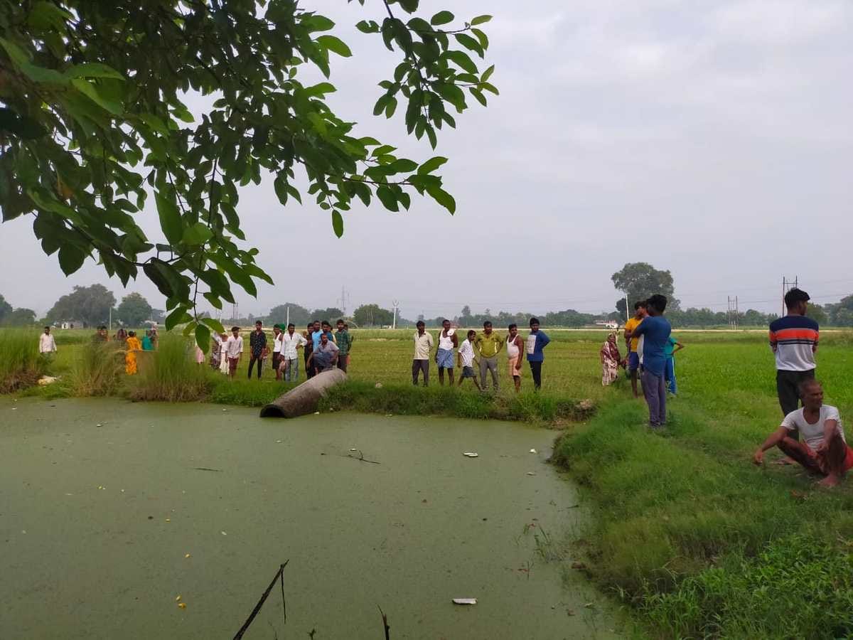 Old man dead body found in floating in pond in azamgarh
