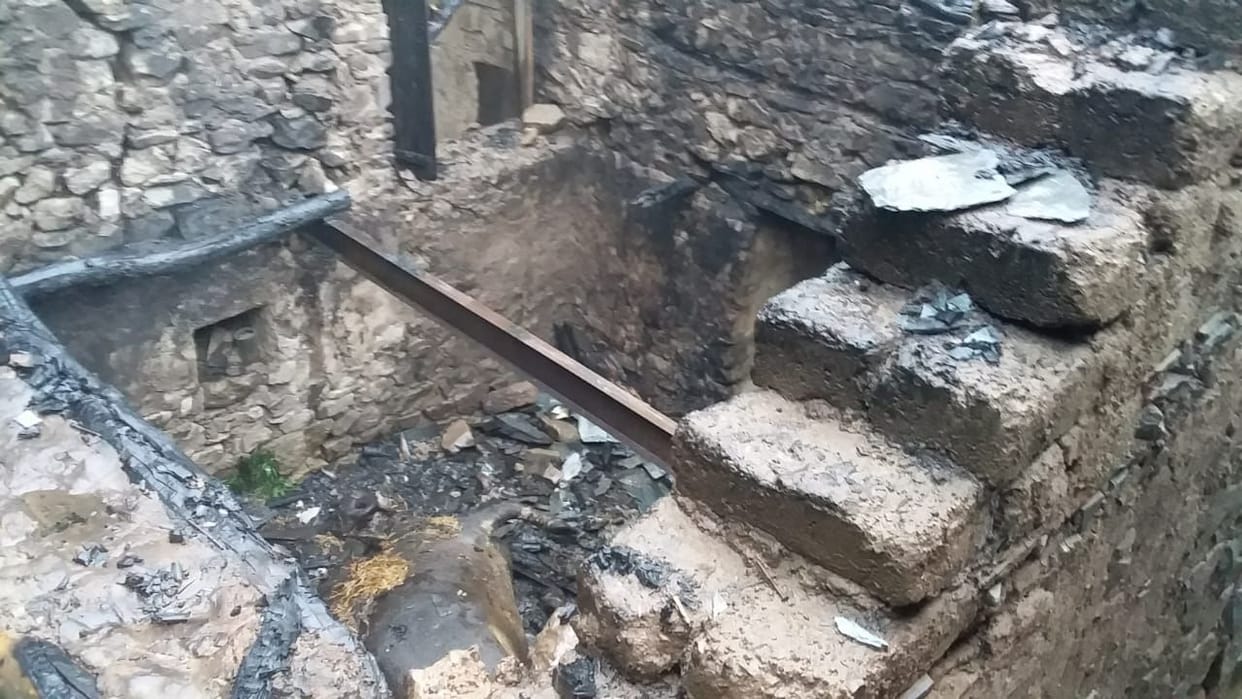 Cowshed burnt in Ladbhadol