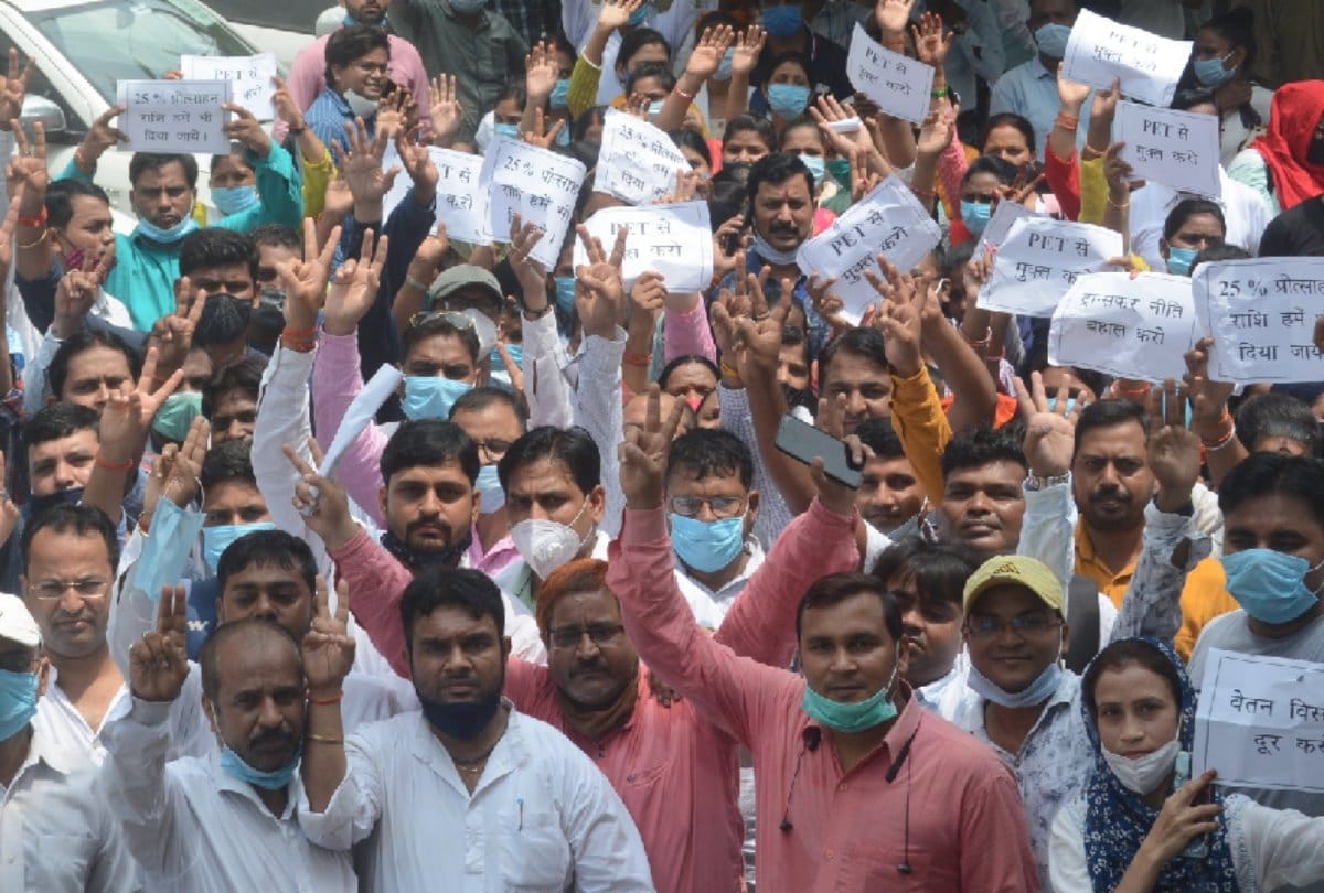 UP: Trouble increased due to movement of health workers, Directorate General of Health, NHM Director was surrounded by leaving work