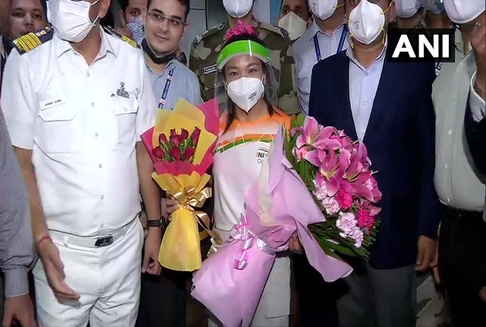 Tokyo Olympics Silver medalist mirabai chanu arrived in India, receives a warm welcome  at the Delhi airport