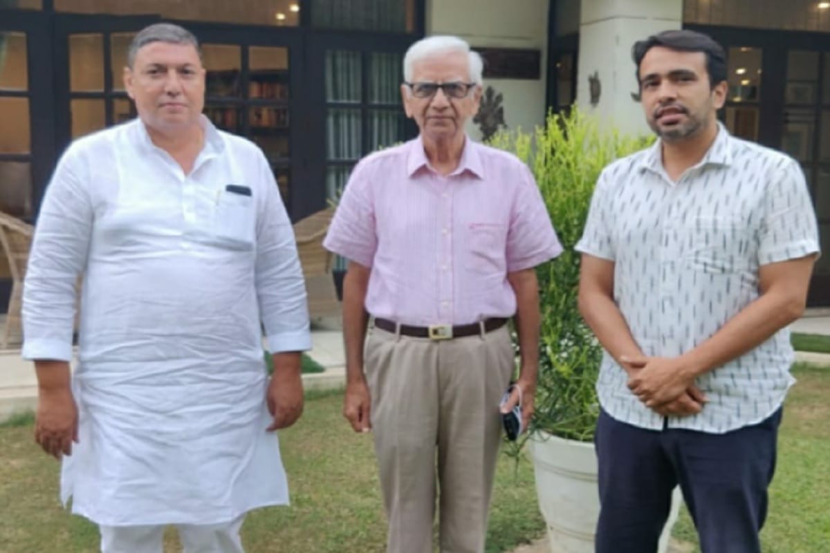 Baghpat News: Former Union Minister Sompal Shastri has blesses Jayant Chaudhary