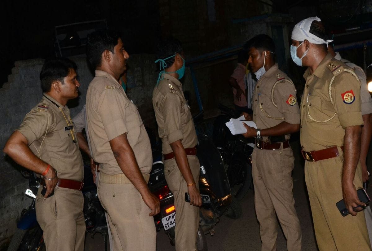 Two youths open fired in agra