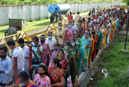 Crowds of devotees gathered in the Shiv Mandir on the first Monday of Sawan