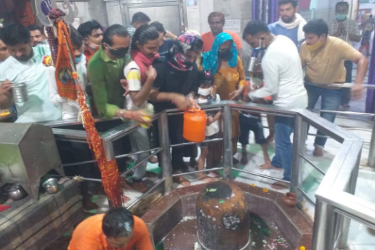sawan 2021:  long queue in front of temples in western UP devotees made jalabhieshek