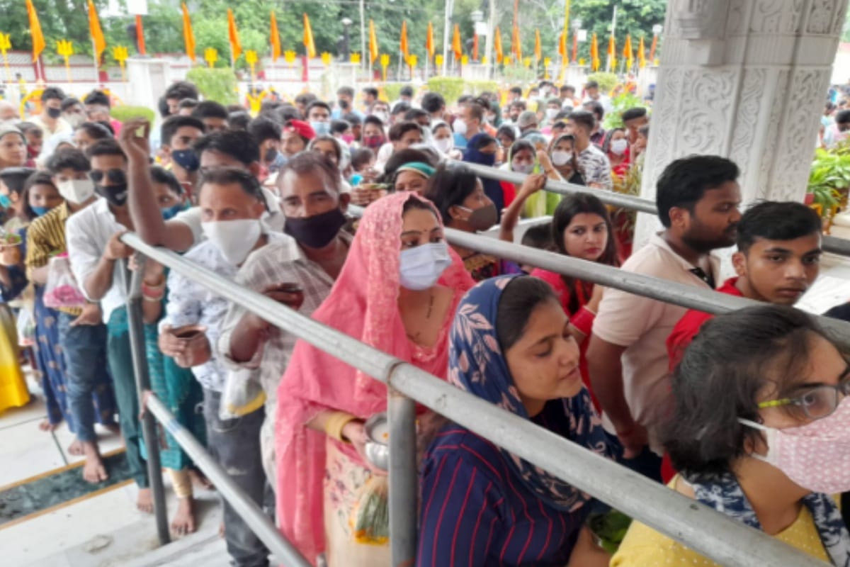 sawan 2021:  long queue in front of temples in western UP devotees made jalabhieshek