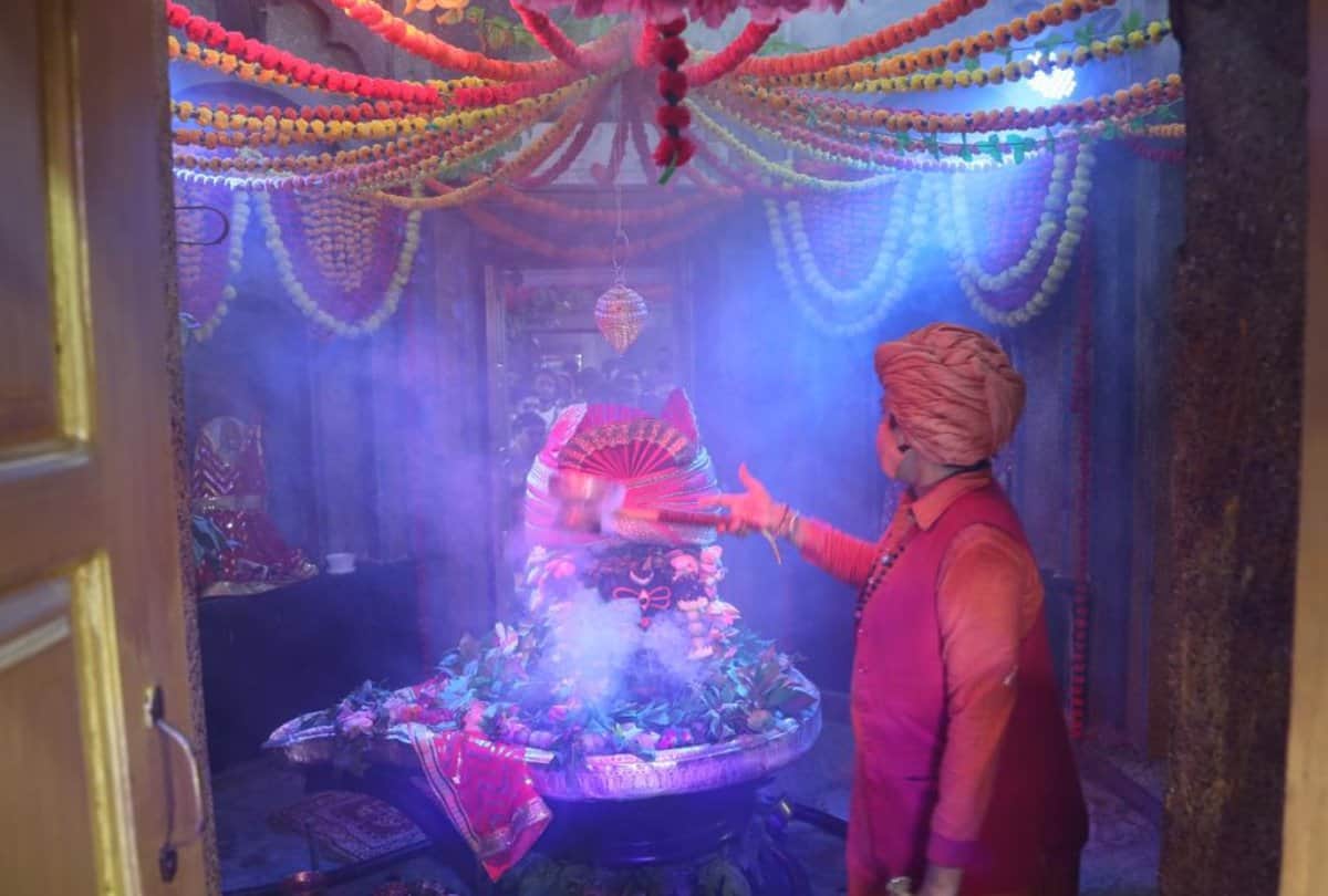 Shiv Ji Ki Aarti Om Jai Shiv Omkara Aarti Lyrics In Hindi